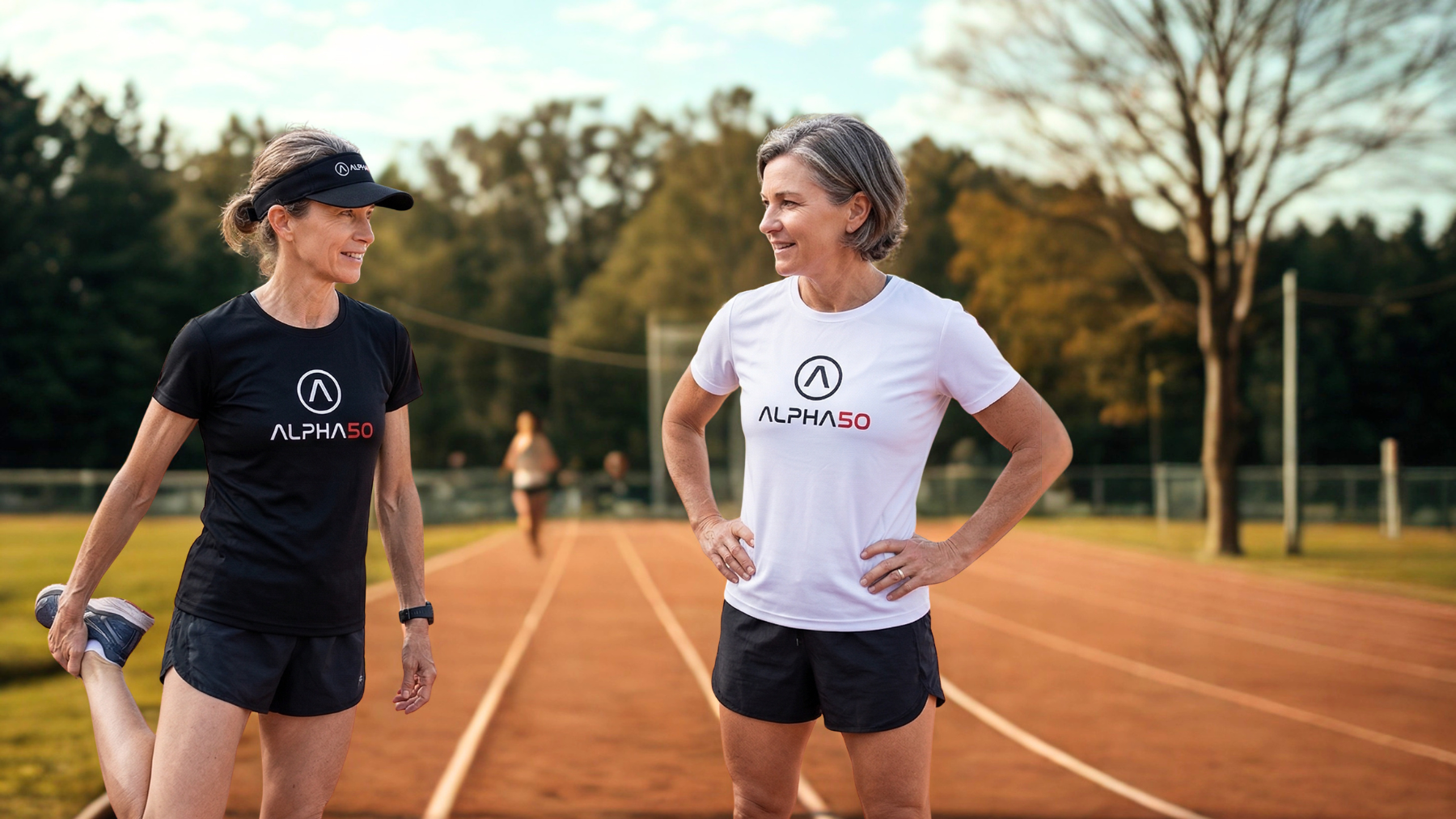Mujeres entrenando atletismo con camisetas de Alpha50